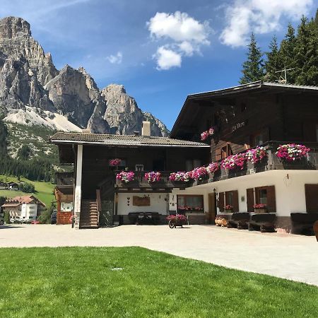 Garni La Vara Corvara In Badia Kültér fotó