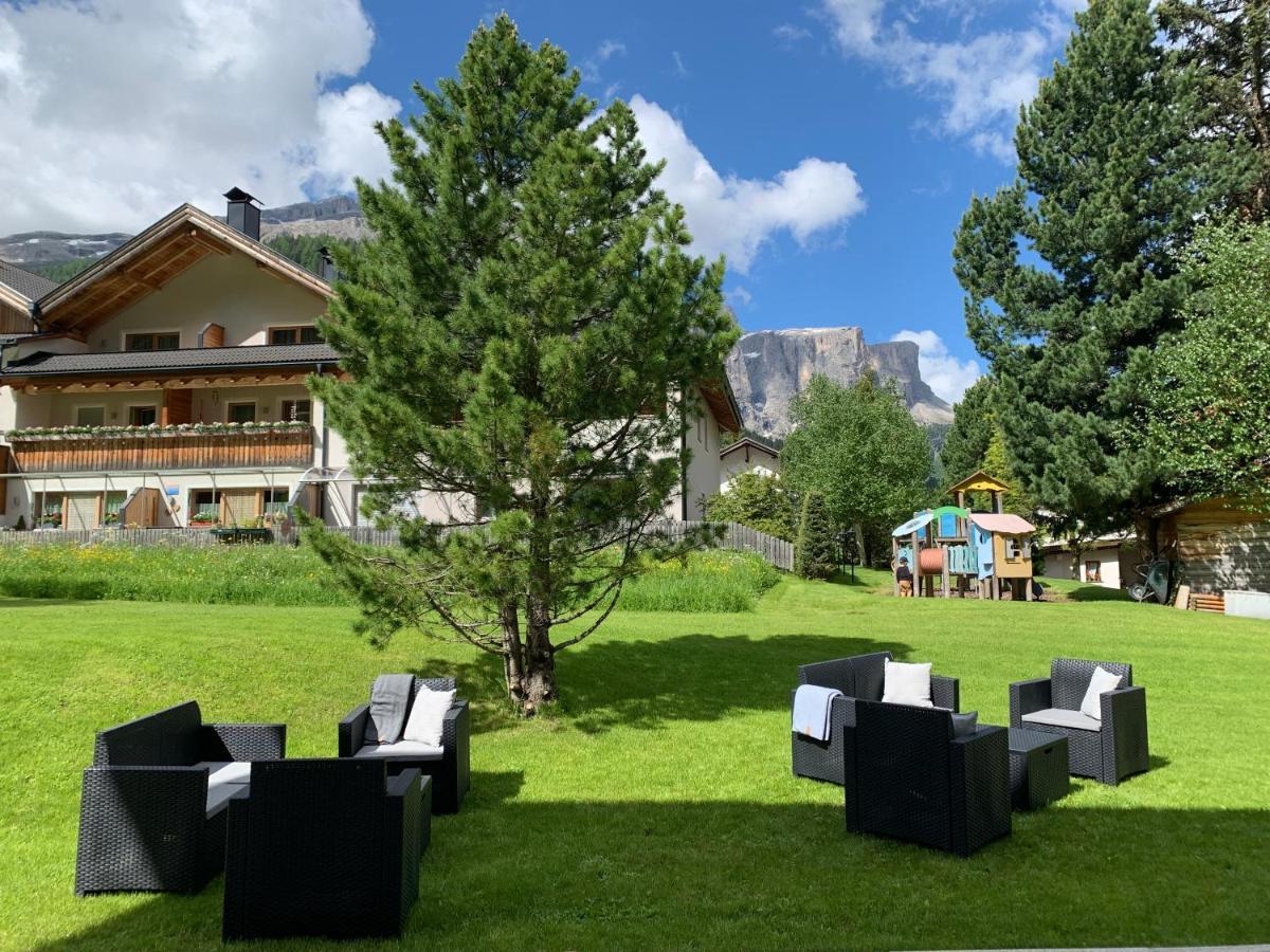 Garni La Vara Corvara In Badia Kültér fotó