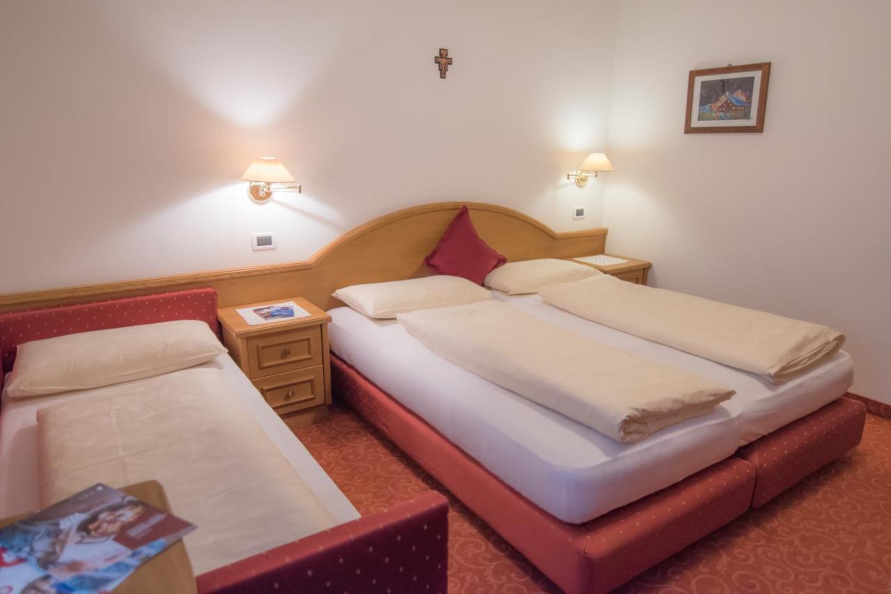 Garni La Vara Corvara In Badia Kültér fotó